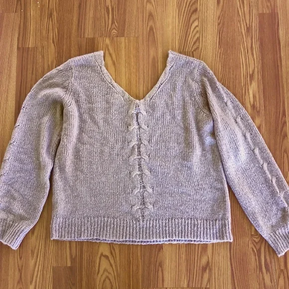 Soft sweater with cable knit details - Picture 4 of 6